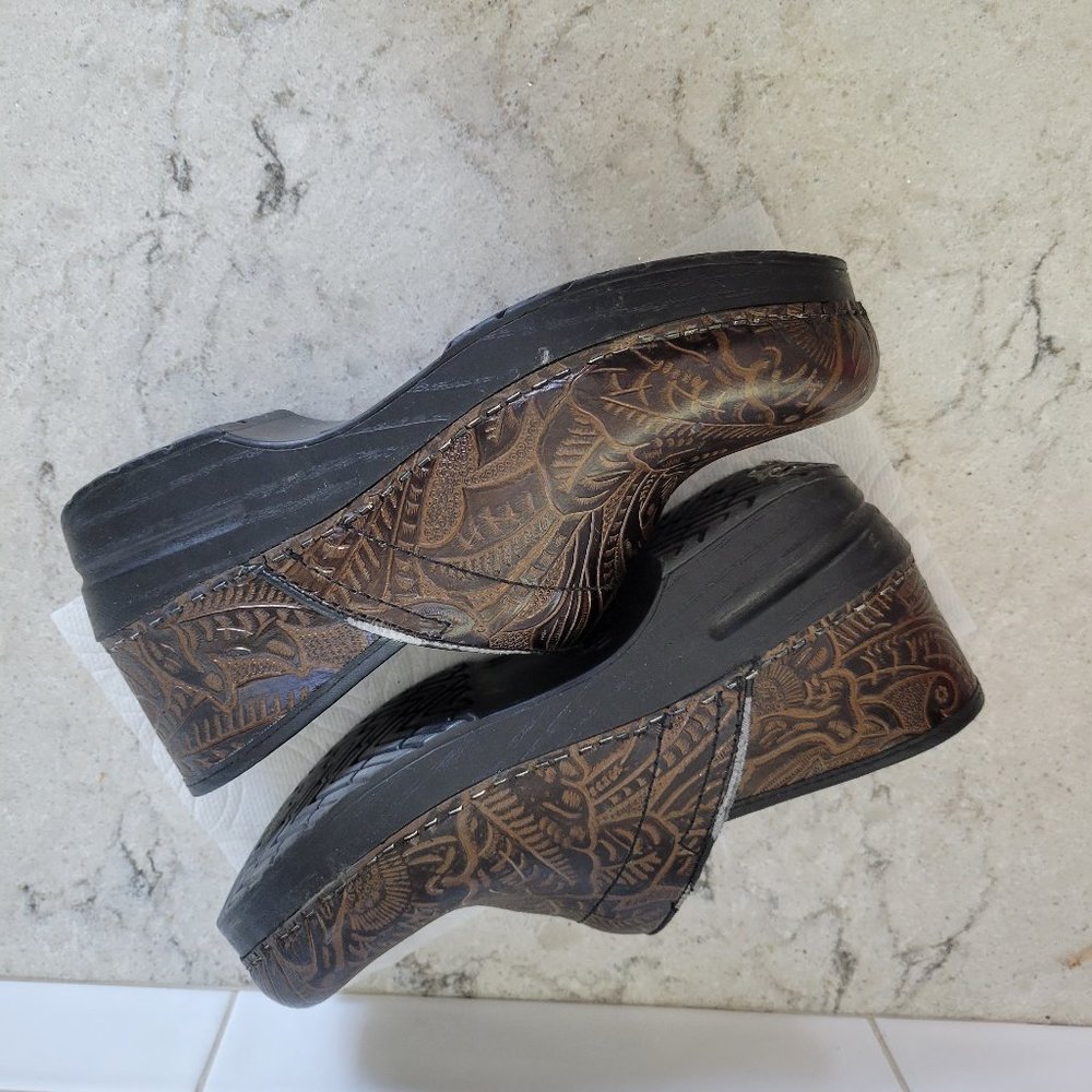 Dansko Tooled Leather Brown Shoes 8.5 - 9